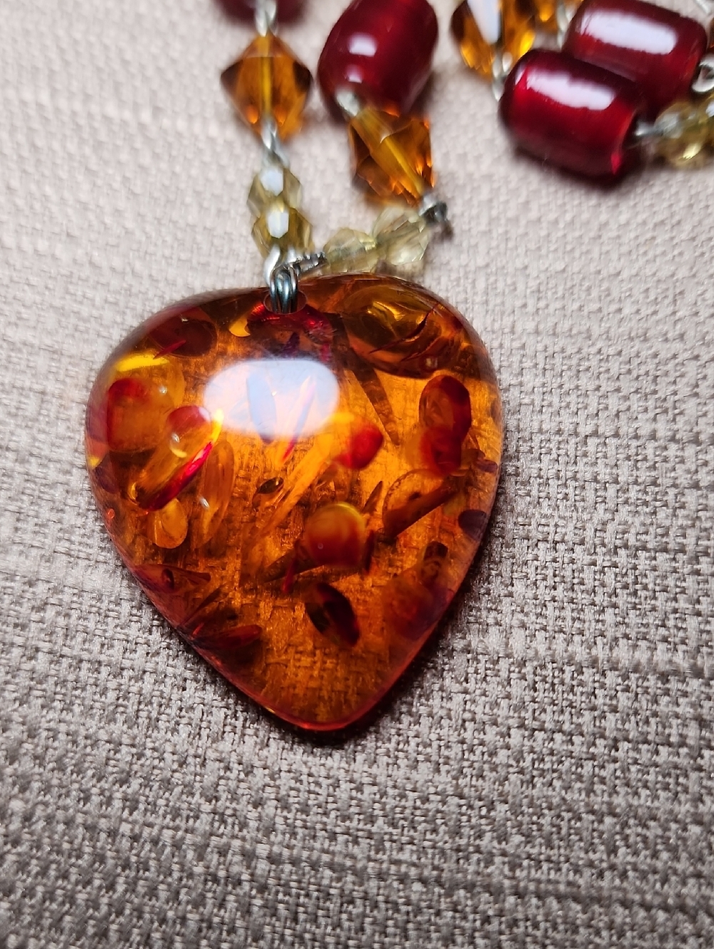 Vintage Baltic Amber Heart Necklace in Good Condition - Picture 7 of 12